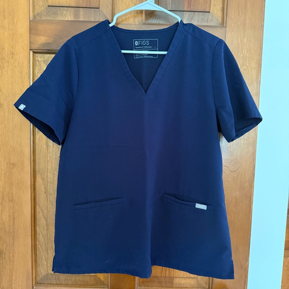 Figs Navy Casma 3 pocket scrub top